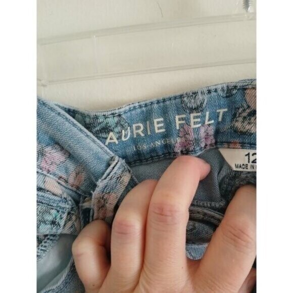 Laurie Felt Woman's 12 Boyfriend Jeans Relaxed Fit Butterfly Print Whimsical - Picture 7 of 8